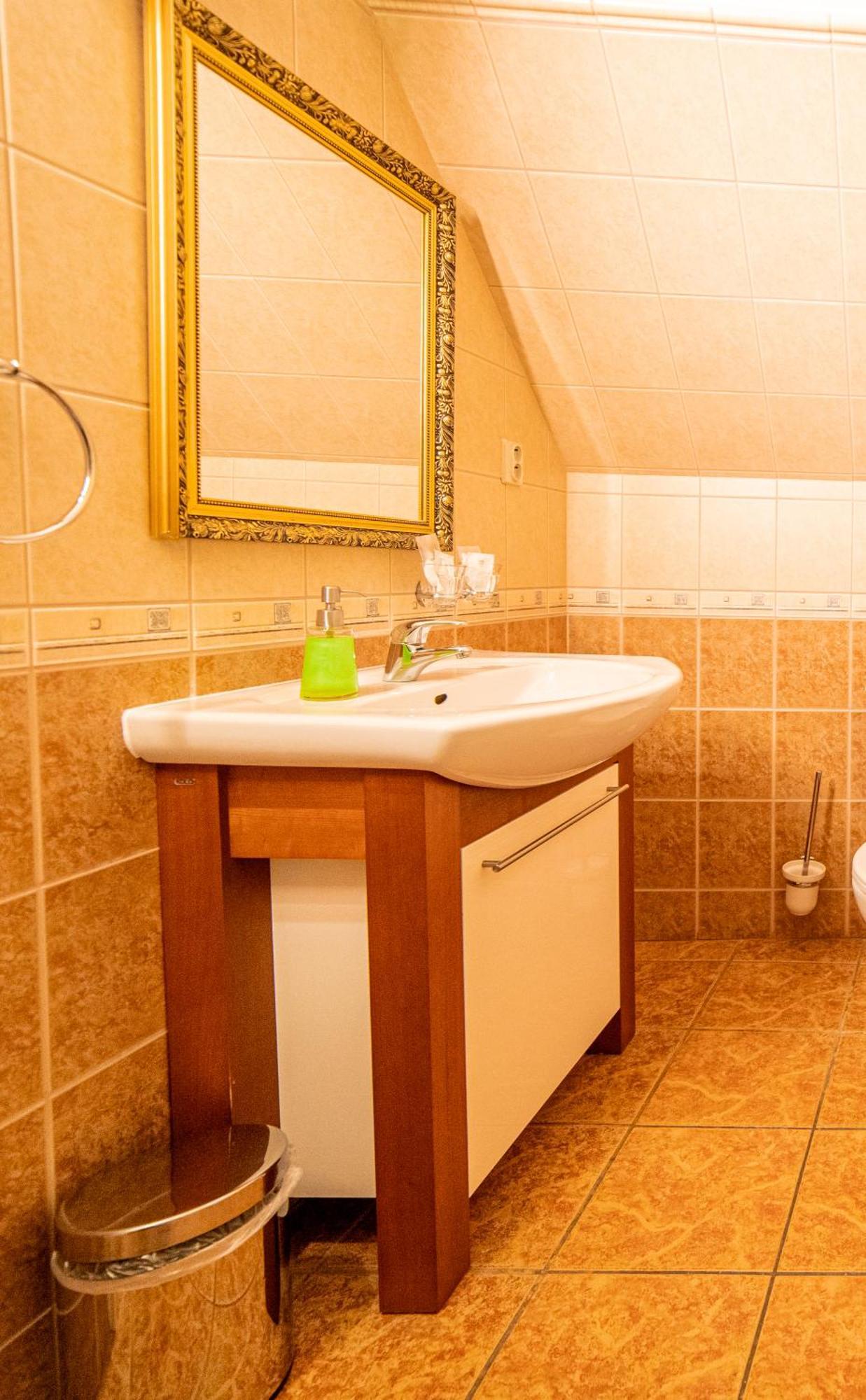 Penzion Cosmopolitan Ii. Banska Stiavnica Room photo